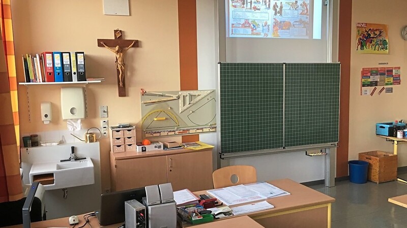 Die Joseph-von-Eichendorff-Grund- und Mittelschule in Eichendorf gilt als Vorzeigeschule bei der Digitalisierung der Klassenzimmer. Nicht alle Schulen sind so gut ausgestattet.