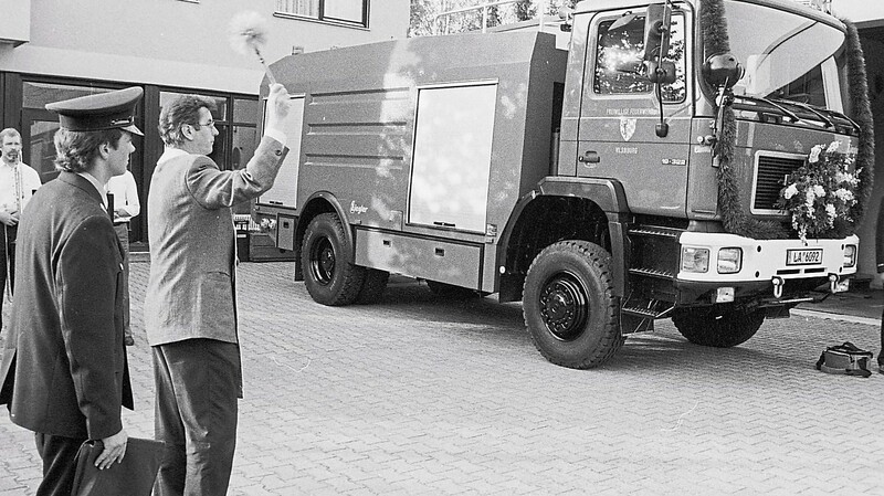 Im Frühjahr 1995 wurde das neue Tanklöschfahrzeug TLF 24/48 der Feuerwehr offiziell in Dienst gestellt. Der damalige Stadtpfarrer Siegfried Heilmer segnete das Fahrzeug.