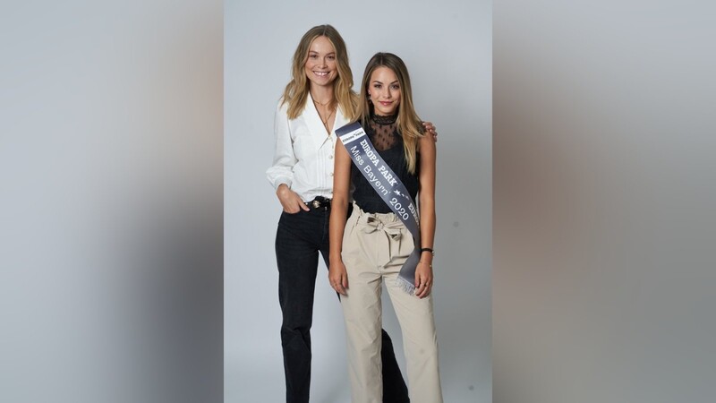 Die neue Miss Bayern Lara Runarsson (rechts) steht neben Nadine Berneis, Miss Germany 2019.