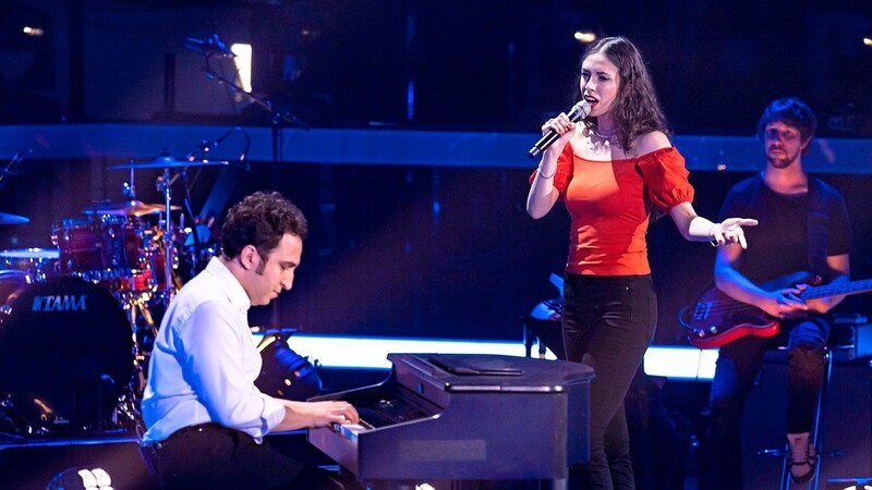 Karen Danger hat auf der The-Voice-Bühne "Queen Of The Night" gesungen, am Klavier begleitet von ihrem Mann Abuzar Manafzade.