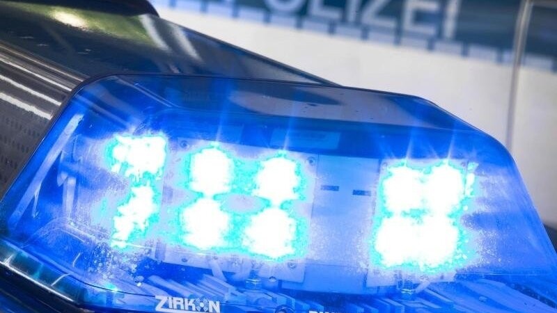 In Straubing hat am Montagabend ein Mann mehrere Menschen geschlagen und verletzt (Symbolbild).