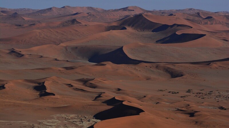 Dünenlandschaft der Namib Wüste im Gebiet von Sossusvlei.