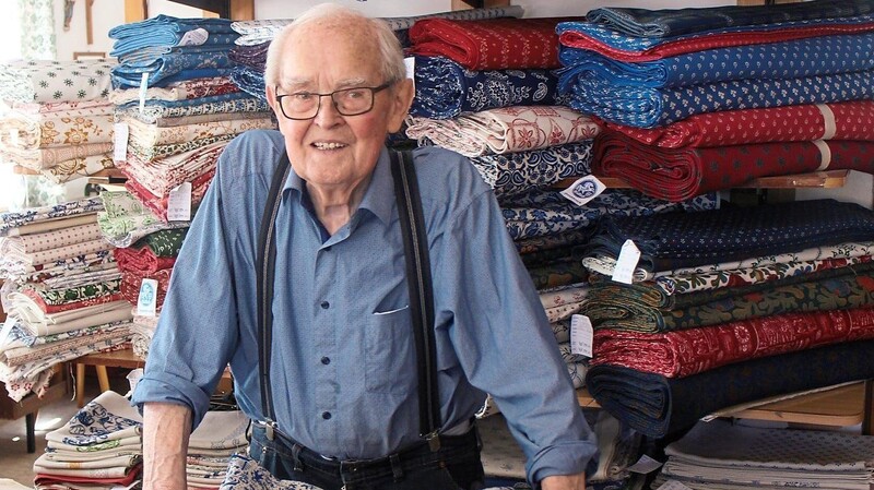 Einer der Preisträger ist der 92-jährige Josef Fromholzer aus Ruhmannsfelden, einer der wenigen gelernten Blaudrucker in Deutschland.