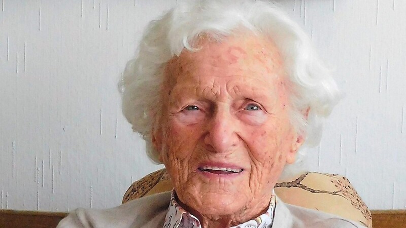 Die pure Lebensfreude strahlt Gerti Reznicek auch noch mit 100 Jahren aus dem Gesicht.