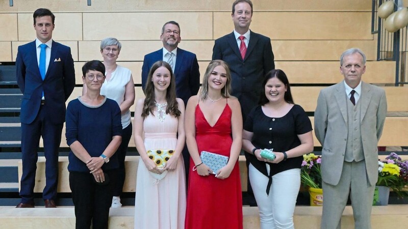 Die Besten in den praktischen Fächern Eva Plötz, Carina Baumgartl und Carina Vögerl (von links) erhielten den Schulpreis des Elternbeirates.