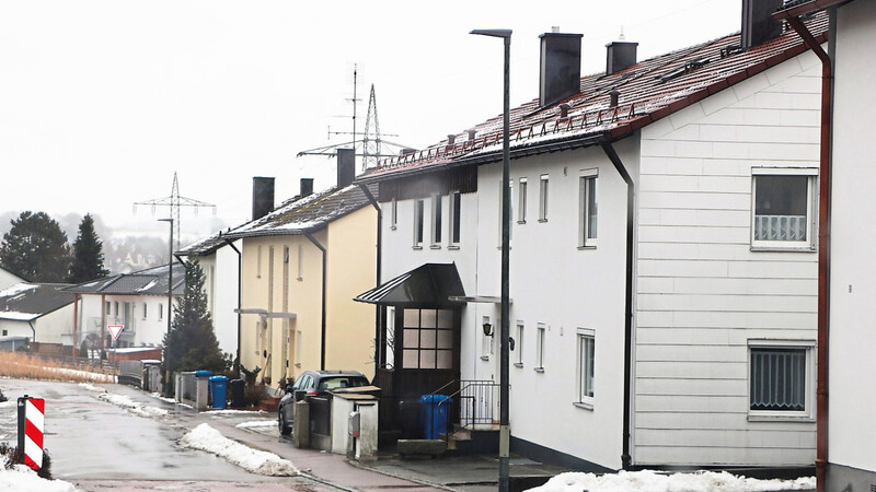 Gegen eine Erhöhung des Dachgeschoßes eines Zweifamilienhauses in der Bibersiedlung Nord haben die Stadtväter nichts einzuwenden.