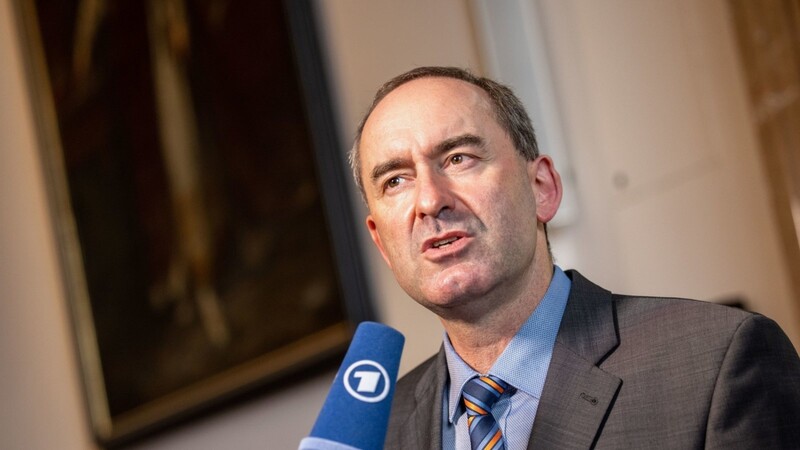 Auch nach Einstellung des Verfahrens gegen den Freie Wähler-Vorsitzenden Hubert Aiwanger ist die Kritik nicht verstummt.