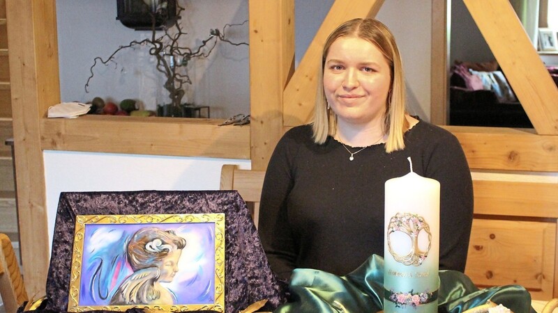 Mit der Hochzeitskerze als Gesellenstück und dem gegossenen und bemalten Engel ist die Wachsbildnerin Jennifer Kunzmann beim Leistungswettbewerb des Deutschen Handwerks ausgezeichnet worden.