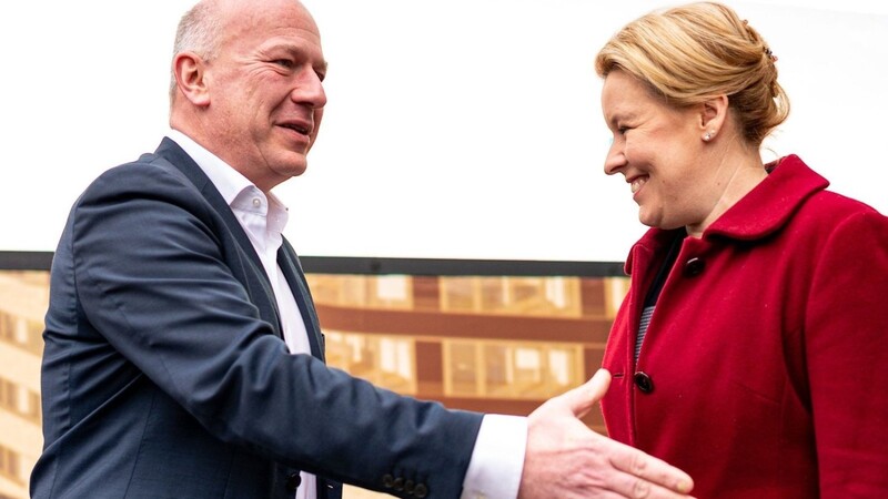 Die Regierende Bürgermeisterin Franziska Giffey (l.) und der CDU-Spitzenkandidat Kai Wegner.