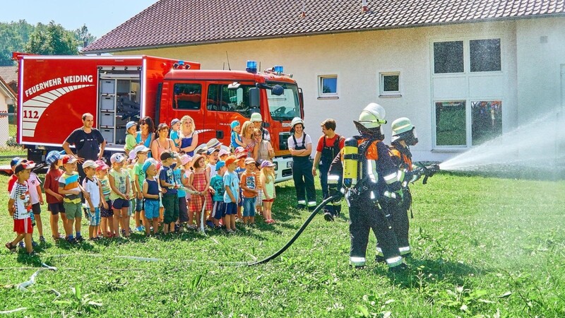 Die FFW Weiding ruft eine Kinderfeuerwehr ins Leben. Damit möchte man einen guten Grundstein für den Feuerwehrnachwuchs und die Jugendarbeit legen.
