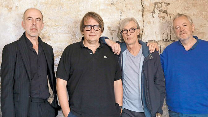 Element of Crime (von links): Gitarrist Jakob Ilja, Sänger Sven Regener, Schlagzeuger Richard Pappik und Bassist David Young