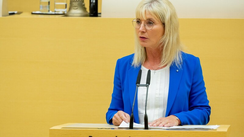 Sozialministerin Ulrike Scharf (Archivfoto) weist die Vorwürfe der Opposition zurück.