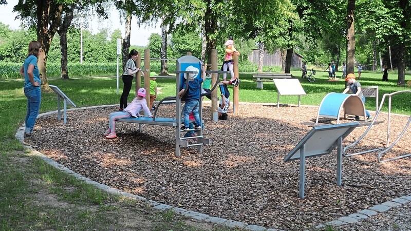 Auch eine Anleitung zur optimalen Nutzung des Fitnessparcours Generationenpark am Marktweiher gibt es für Kinder und Erwachsene bei "Sommer im Markt".