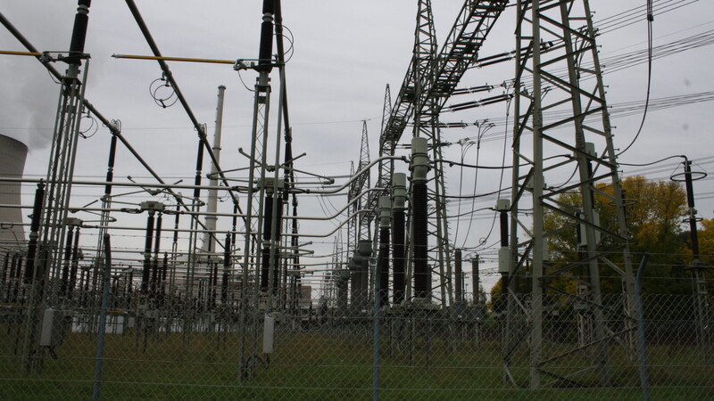 Wenn der Süd-Ost-Link wirklich mit vier Gigawatt kommt, fürchtet die Gemeinde, dass vom Netzverknüpfungspunkt am Kernkraftwerk Isar zur weiteren Stromverteilung neue Freileitung nötig werden.