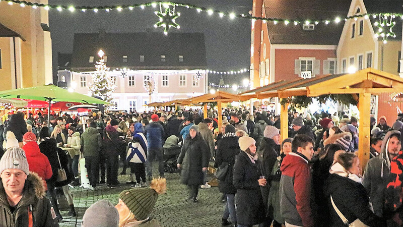 Drei Tage volles Haus war dem Mainburger Christkindlmarkt beschert, der im Lichtermeer in eine ganz besondere Stimmung getaucht wurde.