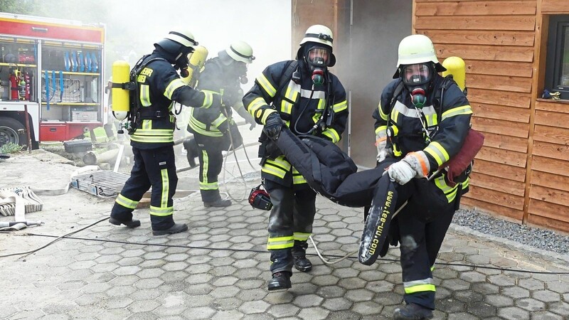 Innerhalb kürzester Zeit konnten von den Feuerwehrlern alle Personen gerettet werden.
