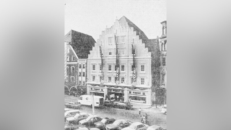 1981 ist K&L Ruppert vom Theresienplatz an den Ludwigsplatz gezogen. Das Haus sei innen vollständig umgebaut worden, nur die prächtige Fassade blieb erhalten, hieß es im damaligen Artikel unserer Zeitung.