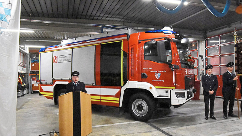 Das modernste Einsatzfahrzeug der Feuerwehr Vilsbiburg, das Tanklöschfahrzeug 3000 Staffel, wurde am Samstag offiziell in den Dienst genommen.