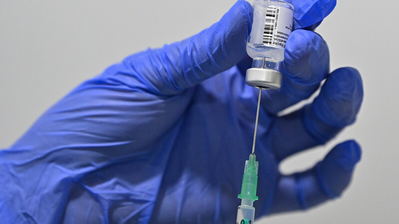 Die ersten Impfstoffe gegen Covid-19 stehen in Deutschland seit Ende vergangenen Jahres bereit
