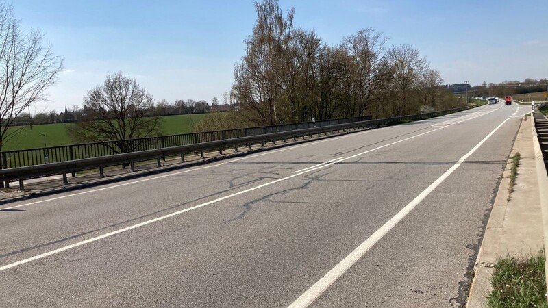 Am Montag startet die Sanierung der B299 bei Geisenhausen. Erneuert werden dann auch insgesamt fünf Brücken - wie etwa das Bauwerk über die St 2054.