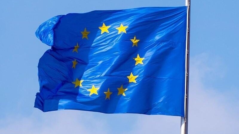 Der weitgehende Stopp der Einreisen in die Europäische Union soll nach Ansicht der EU-Kommission bis zum 15. Mai verlängert werden. (Symbolbild)