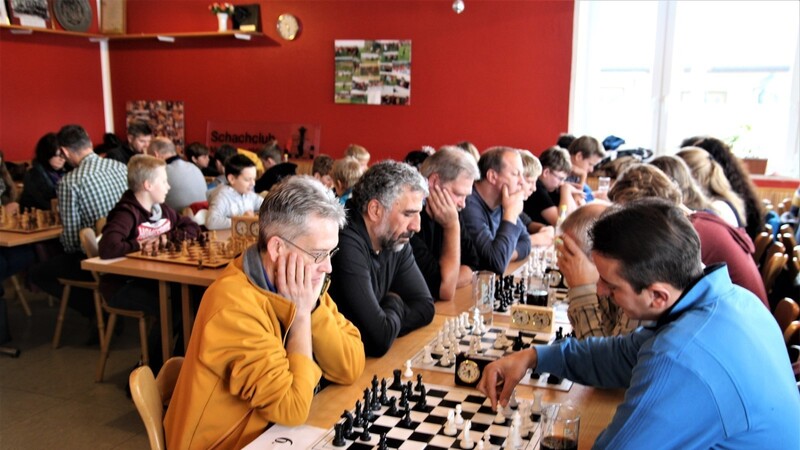 Dieses Bild von Schachbegeisterten wird es lange nicht mehr geben.