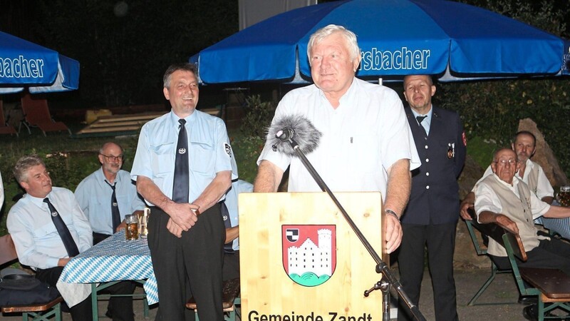 36 Jahre lang war er Bürgermeister. Ludwig Klement richtet beim Ehrenabend, der für ihn zum Abschied veranstaltet wird, Worte des Dankes an die Vereine.