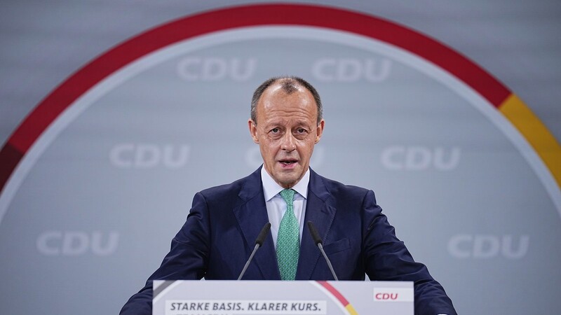 Friedrich Merz spricht beim Bundesparteitag der CDU im Konrad-Adenauer-Haus.