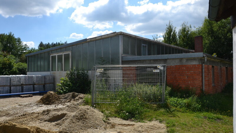 Die Gemeindehalle in Walkertshofen bekommt ein neues Dach mit einer Photovoltaikanlage.