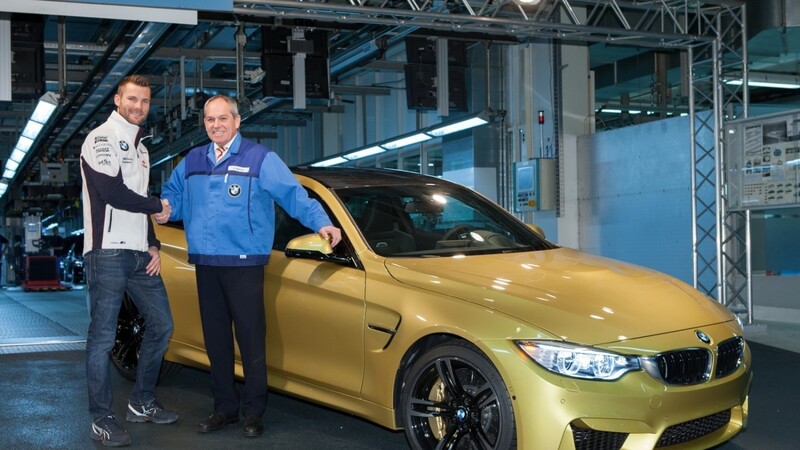 Der Leiter des BMW-Werks München, Hermann Bohrer, Leiter BMW Werk München mit DTM Fahrer Martin Tomczyk (links) zum Start Serienproduktion BMW M4 Coupé Februar 2014.