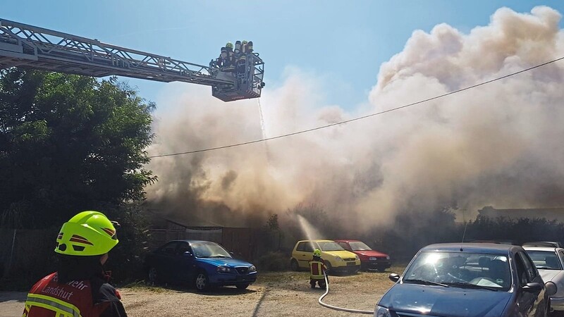 Zu Bränden (wie hier zum Brand eines Wohn- und Gewerbehauses in Altdorf) wurde die Feuerwehr 412 Mal gerufen (2019: 446).