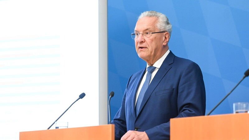 Joachim Herrmann (CSU), bayerischer Innenminister, spricht.