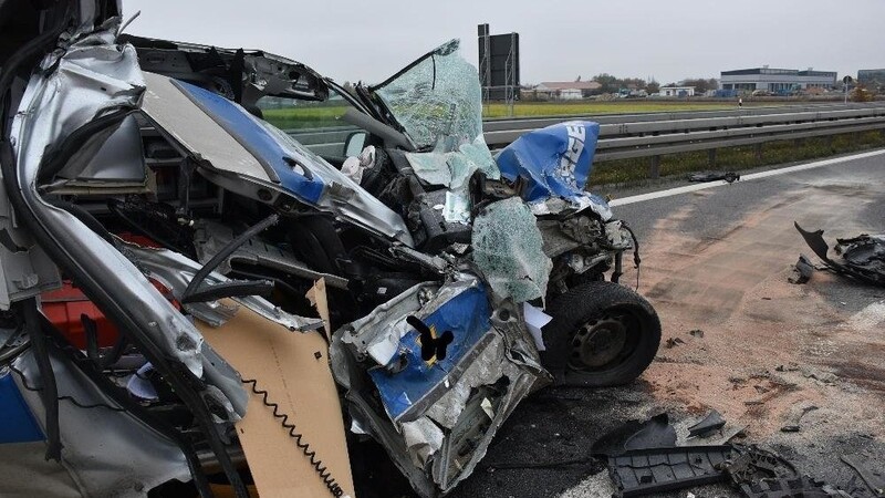 Auf der A3 im Landkreis Deggendorf kam es am Montagmittag zu einem schweren Unfall.