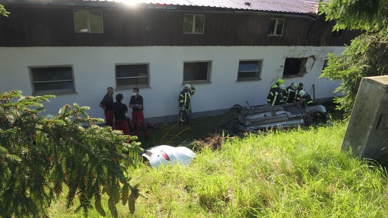 Ein tödlicher Autounfall ereignete sich am Sonntagmorgen in der Gemeinde Kollnburg.