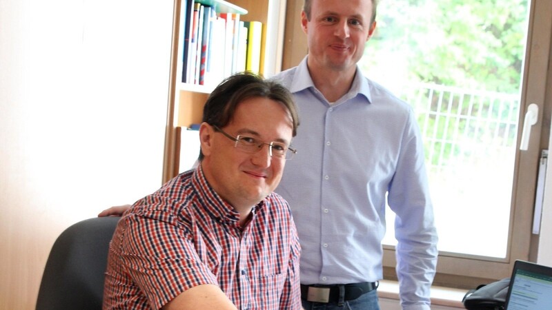 Unser Bild zeigt die staatlichen Rechnungsprüfer Roland Wölfl und Michael Reiter (re.).