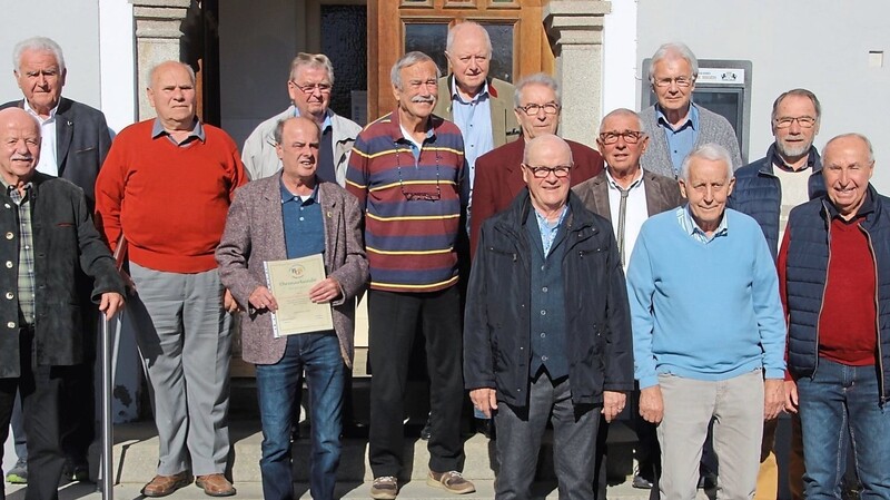 Die geehrten Mitglieder, die seit 40 Jahren Teil der BGS-Kameradschaft sind.