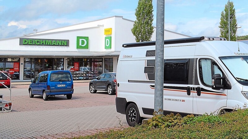 In Mainburg gibt es keine ausgewiesenen Wohnmobil-Stellplätze - deshalb nächtigen Camper auch gerne mal auf den Supermarkt-Parkplätzen im Gewerbegebiet Köglmühle.
