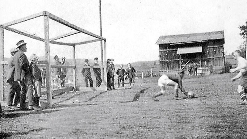 1923 - Die ersten Spiele des FC Kötzting fanden auf dem Bleichanger statt - dem heutigen Jahnplatz.