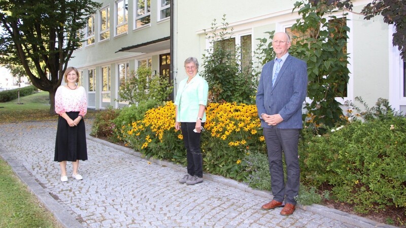 Wechsel in der Führungsriege: Die neue Sachgebietsleiterin Yvonne Gadelmeier, ihre Vorgängerin Elisabeth Ruhland und Amtsleiter Heribert Semmler.