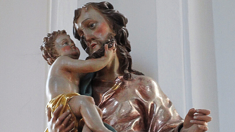 Der Heilige Josef mit dem Jesuskind in der Pfarrkirche von Adlkofen.