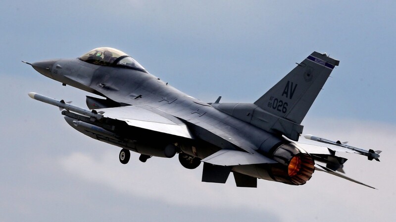 Ein F16-Kampfflugzeug der US Air Force. (Symbolbild)