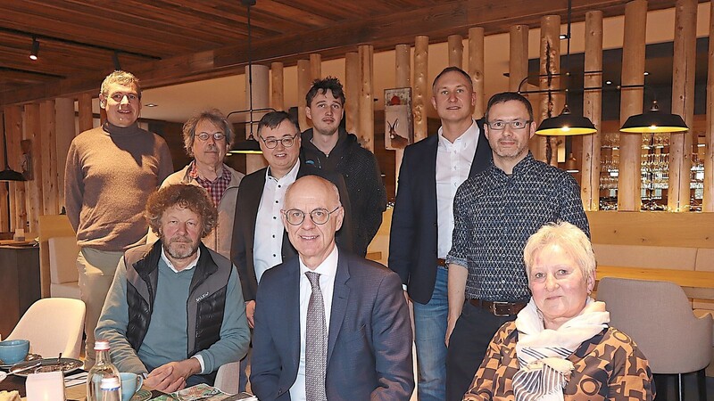 Der Regierungspräsident der Oberpfalz, Walter Jonas, weilte diese Woche zum Antrittsbesuch in der Gemeinde Brennberg und traf sich mit den Gemeinderäten und dem Geschäftsstellenleiter der VG Wörth-Brennberg.