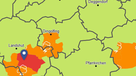 Die Unwetterwarnkarte des Deutschen Wetterdienstes von Freitagnachmittag. Für die roten Bereiche herrscht Warnstufe drei, in den orangen Bereichen herrscht Warnstufe 2.