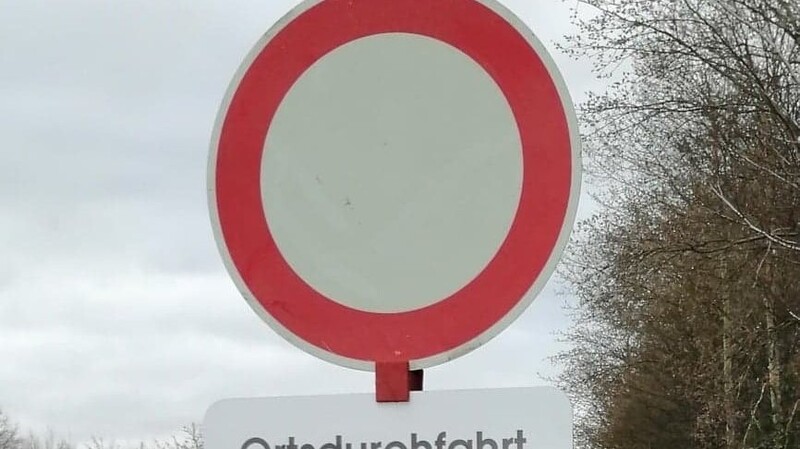 Autofahrer müssen für etwa zwei Wochen auf eine Straßensperre zwischen Steinrießl und Scheibelsgrub einstellen. (Symbolbild)