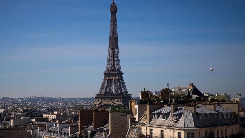 Die typische Stahlstruktur des Eiffelturms zeigen noch weitere Gebäude in Paris. Sie sind entlang der "Eiffel-Tour" zu sehen.