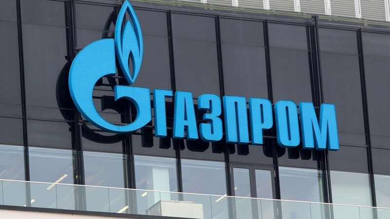 Das Gazprom-Logo an der Niederlassung des Unternehmens im russischen St. Petersburg.