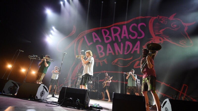 Auch die Band LaBrassBanda ist von den Absagen betroffen.
