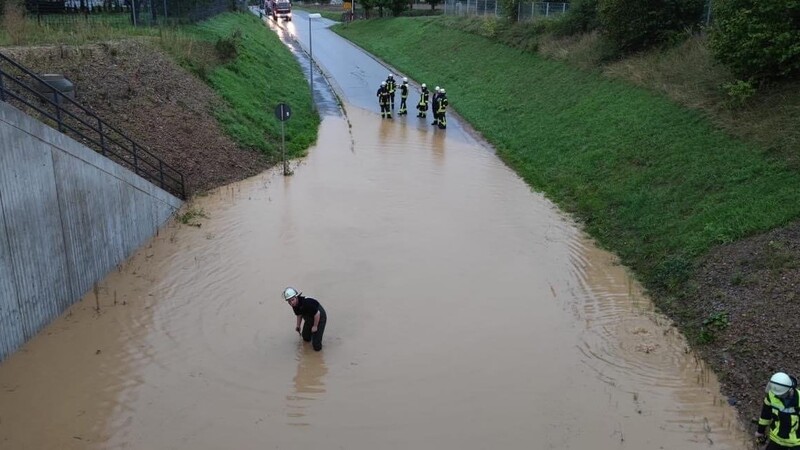 Die Feuerwehren im Landkreis Cham mussten am Mittwochabend zu mehreren Unwettereinsätzen ausrücken.