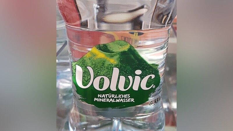 Volvic ist eine Marke des Lebensmittelkonzerns Danone, der seinen Sitz in Paris hat.