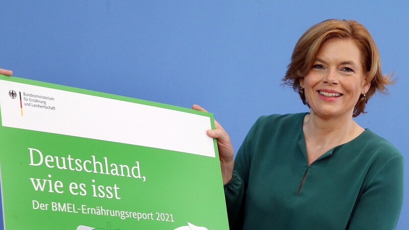 Julia Klöckner (CDU), Bundesministerin für Ernährung und Landwirtschaft, stellt den Ernährungsreports 2021 vor. Die jährliche Befragung beleuchtet Ess- und Einkaufsgewohnheiten der Bundesbürger.